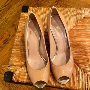 Stuart Weitzman camel patent peep toe wedge sz 8